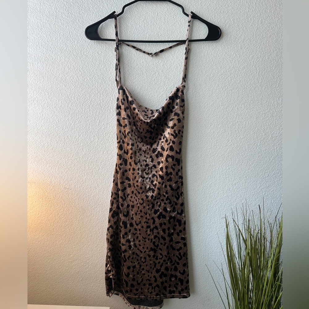 LEOPARD PRINT VELVET BACKLESS MINI DRESS